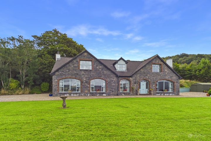 Derrycastle, Ballina, Co. Tipperary, V94 VCF8