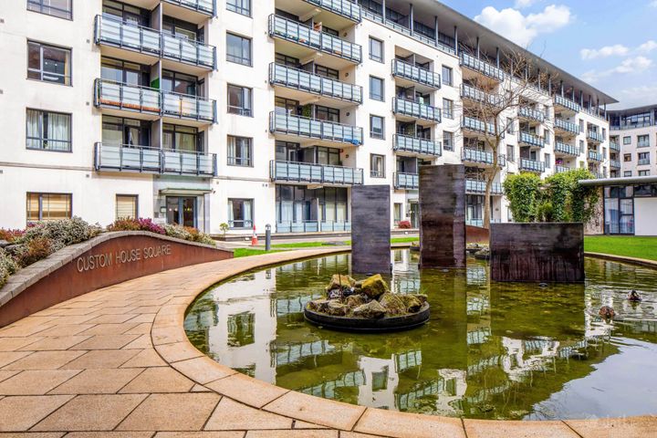 Apt 3 Valentia House, Custom House Square, I F S C, Dublin 1, D01E1E5