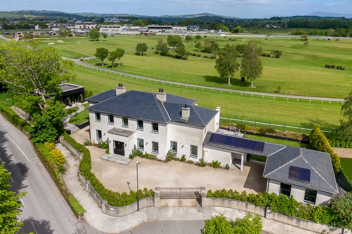 One Castle Drive, Ross Road, Killarney, Co. Kerry, V93H1FX