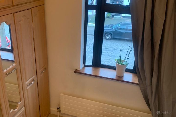 Single Room O'Brien Road, Walkinstown , Perrystown, Dublin 12