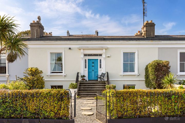 8 Brighton Vale, Seapoint, Monkstown, Dublin