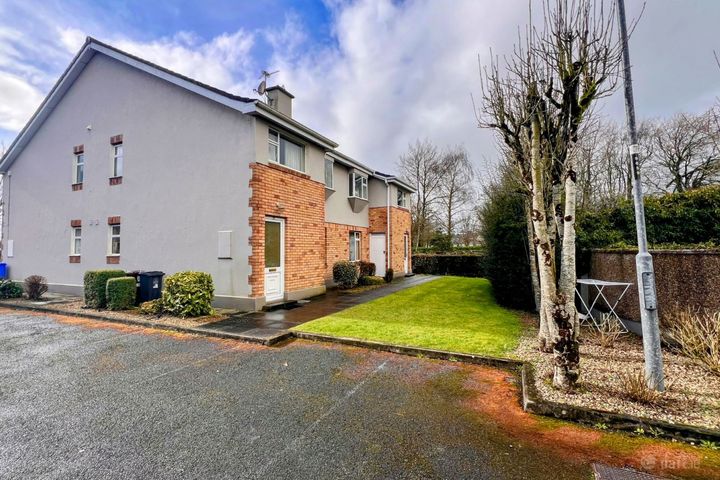 16 Bridge Court, Bridge Street, Ballinasloe, Co. Galway, H53XV26 - Photo 2