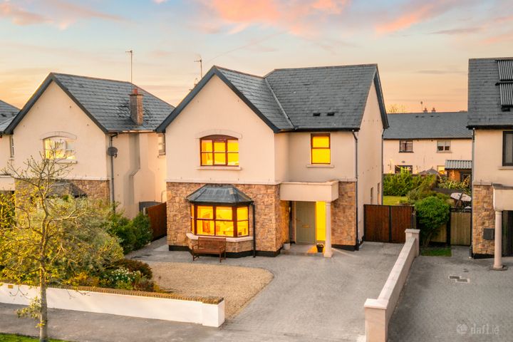 2 The Square, Walshestown Park, Newbridge, Co. Kildare, W12Y033