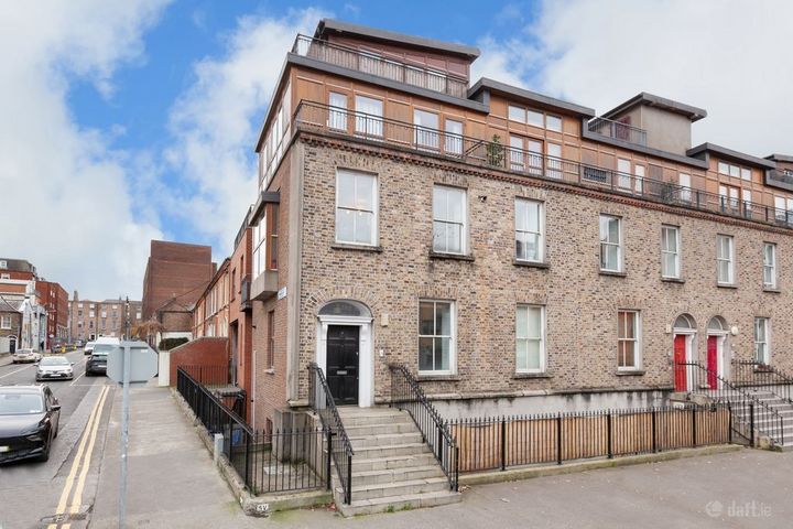 8 Hogan Square, Hogan Place, Grand Canal Dock, Dublin 2, D02YD56
