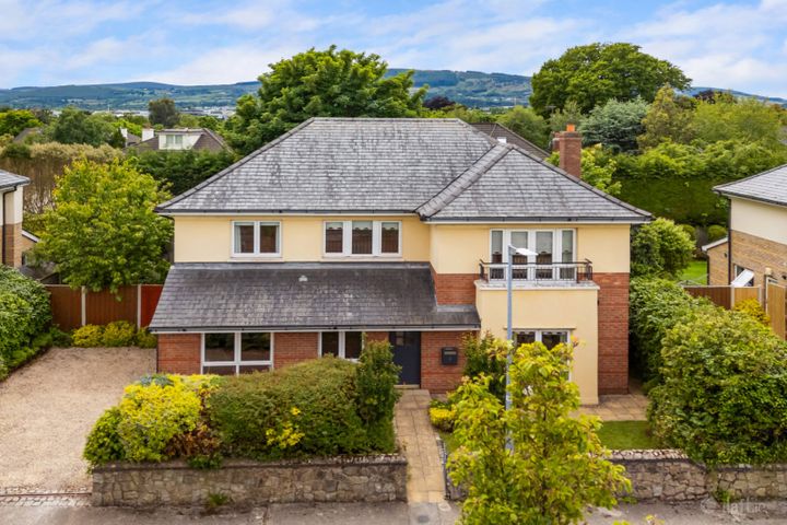 8 Kelston Park, Foxrock, Dublin 18, D18YT93