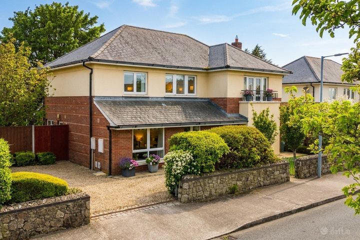 8 Kelston Park, Foxrock, Dublin 18, D18YT93