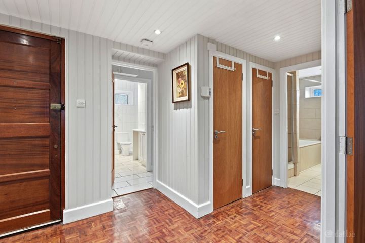 Apartment 5, Renoir, Saint James' Court,  Serpentine Avenue, Ballsbridge, Dublin 4, D04W7C3 - Photo 3