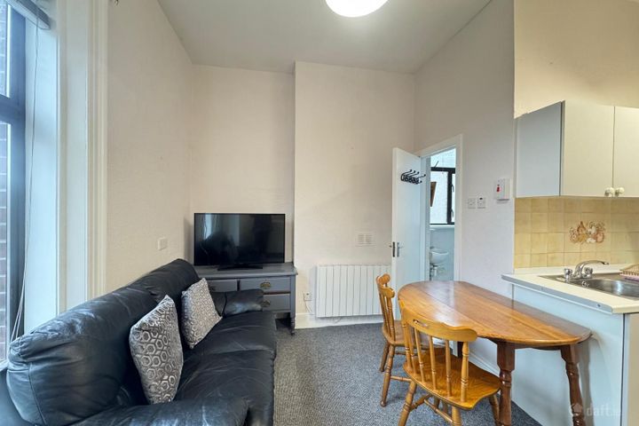 Flat 6, 33/35 Charleville Road, North Circular Road, Dublin 7