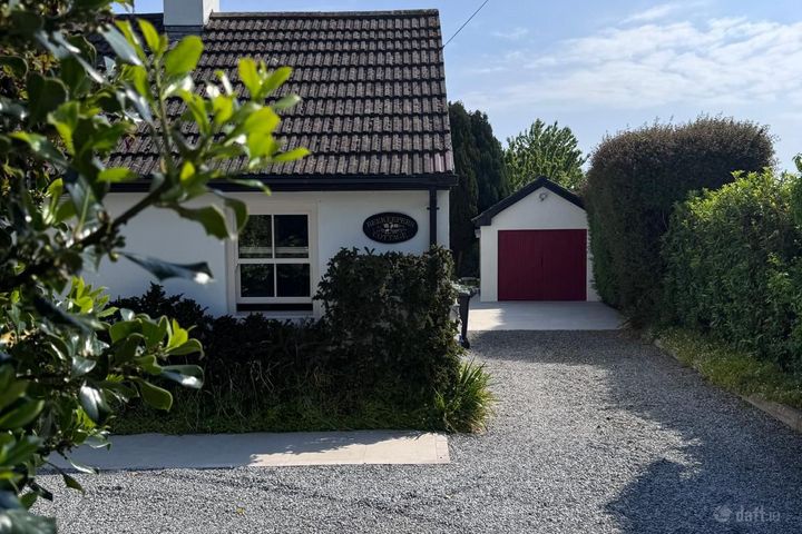 6 MONTH LETTING - Beekeepers Cottages, Charlesland, Greystones, Delgany, Co. Wicklow