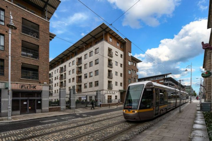 40 Beresford House, Custom House Square, D01 EF96, Dublin 1