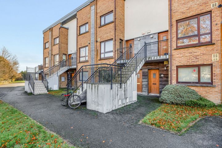13 Larch Wood , Santry, Dublin 9, D17C133