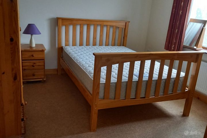 2 Oak Crescent, Ard na Sídhe, Clonmel, Co. Tipperary