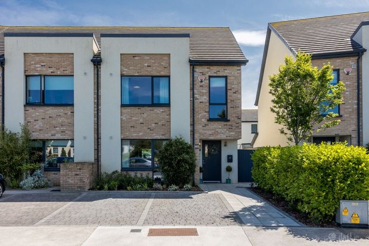 18 The Crescent, St Marnock's Bay, Station Road, Dublin