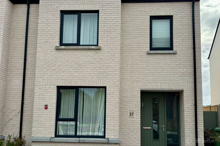 37 The Crescent, Stonehaven, Naas, Co. Kildare