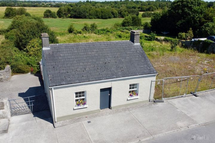 Cottage, Main Street, Shannonbridge, Co. Offaly, N37XR97