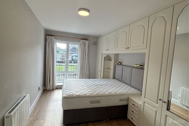 Apartment in Blackrock, Carysfort - View 5