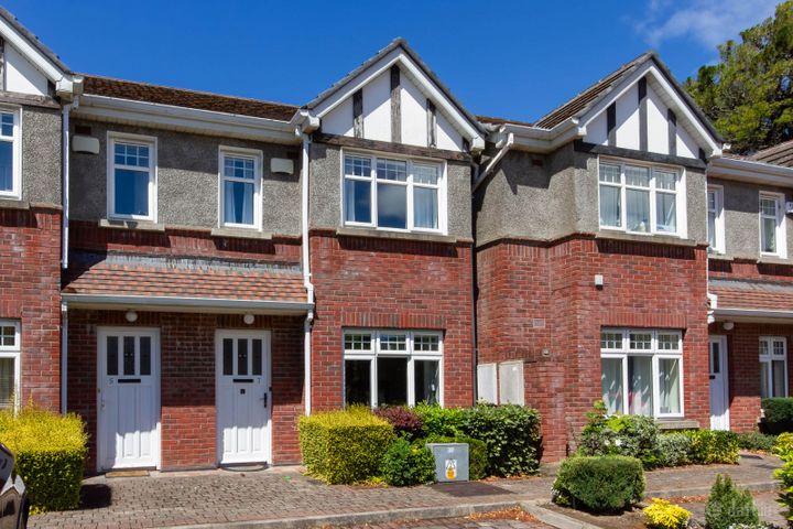 7 Castle Lawn, Kilgobbin Wood, Leopardstown, Dublin 18