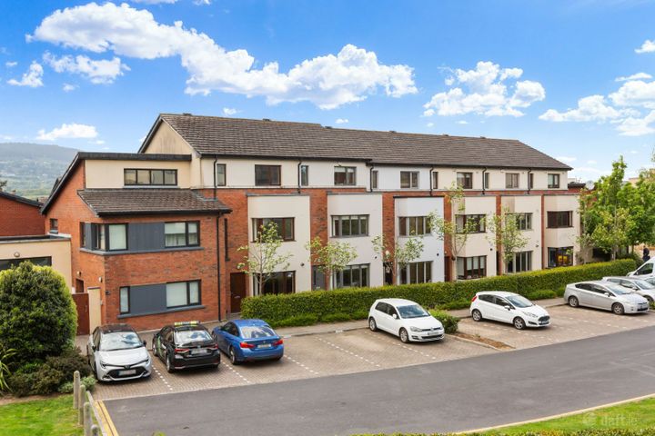 90 The Crescent, Carrickmines Manor, Carrickmines, Co. Dublin, D18PW42