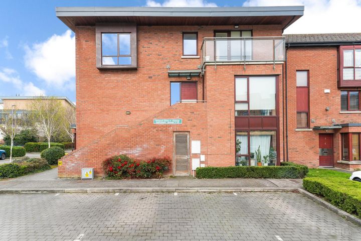 1 Castlegate Grange, Adamstown, Co. Dublin