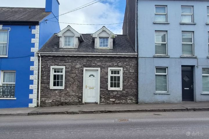 84 New Street, Macroom, Co. Cork