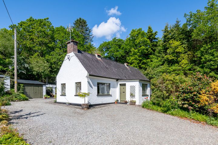 The Old School House, Blackwater Bridge, Kenmare, Co Kerry, V93T2Y3