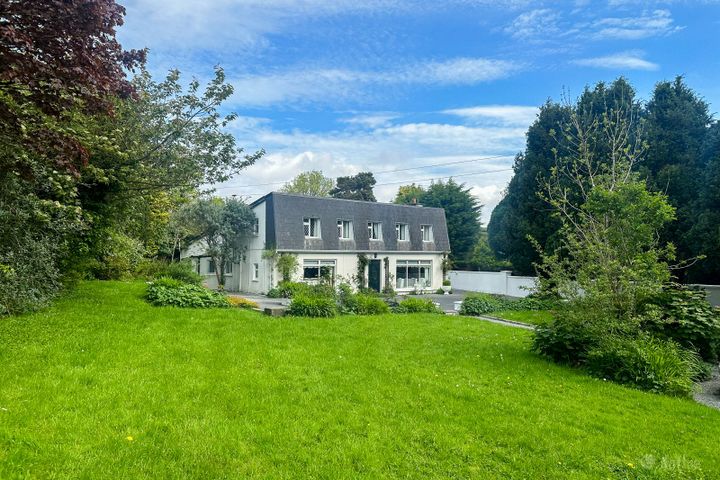 Silver Strand Lodge, Barna Road, Knocknacarra, Co. Galway