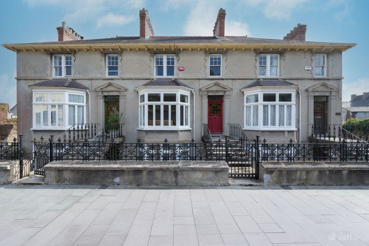 2 The Presbytery, Emmet Place, Youghal, Co. Cork, P36X658