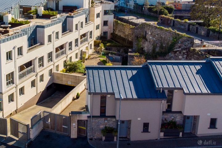 Luxury Two Bed Apartment, Semple Mill, Parkavara, Galway City Centre, Co. Galway