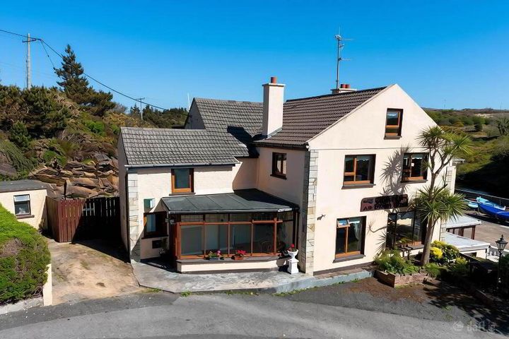 Bunbeg House, Harbour Road, Bun Beag, Co. Donegal, F92PX80