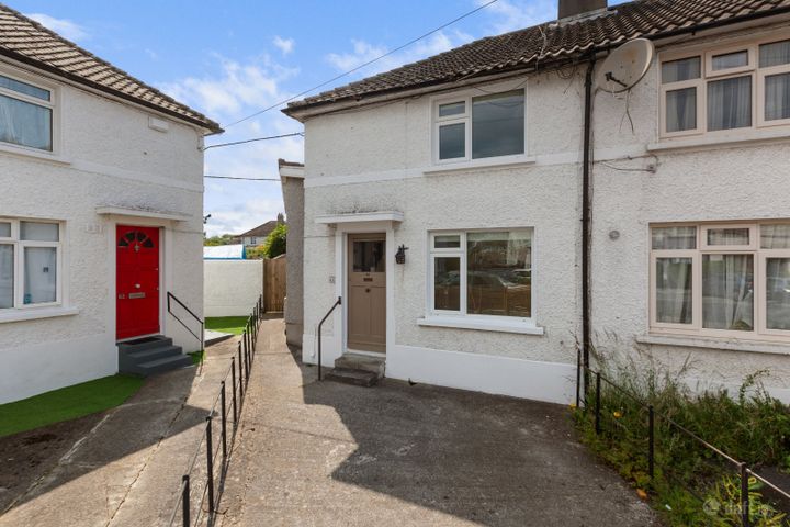 61 Glentow Road, Whitehall, Dublin 9, D09CF65