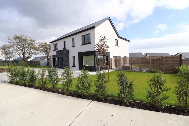 No 8 Errina Close & No 2 Errina Locke, Oireanach , No 8 Errina Close & No 2 Errina Locke, Oireanach , Clonlara, Co. Clare