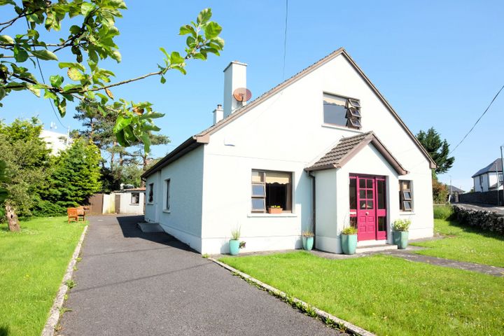 Athenry Road, Loughrea, Co. Galway, H62AP92