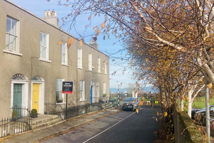 4 Phoenix Terrace, Rock Rd, Blackrock, Dublin