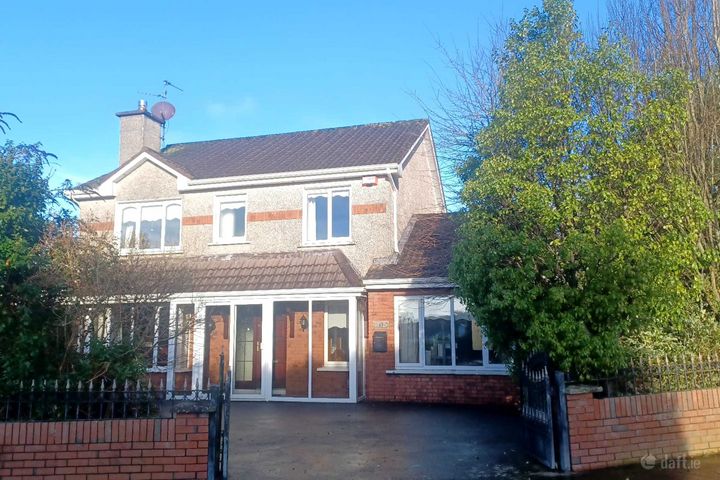 10 The Meadows, Classes Lake, Ovens, Cork