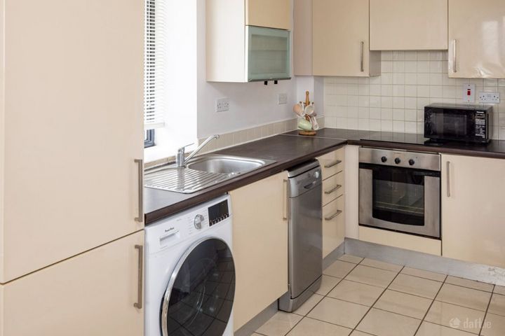 121 Bracken Hall, Swords Central, Main Street, Swords, Co. Dublin, K67H662 - Photo 3