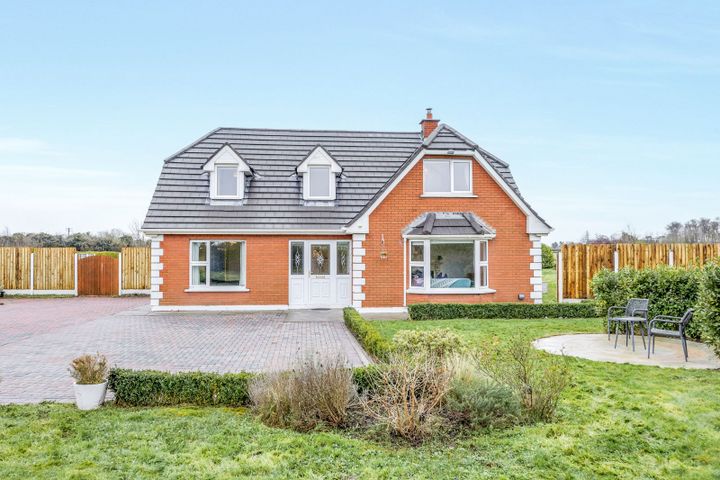 Three Roses, Posie Row, Kinsealy, Co. Dublin, D17CX26 - Photo 2