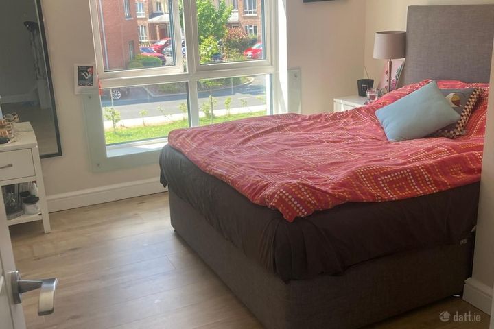 Saint Edmunds Square, Lucan, Co. Dublin, Dublin 20