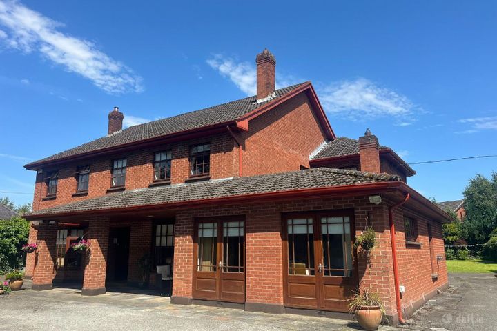 1 The Sycamores, Sallins Road, Naas, Naas, Co. Kildare, W91RW25