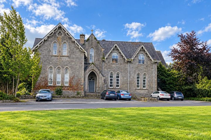 5 College House, The Pines, Ballinasloe, Co. Galway, H53RN01