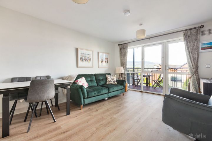 The Crescent, Carrickmines Manor, Carrickmines, Dublin 18