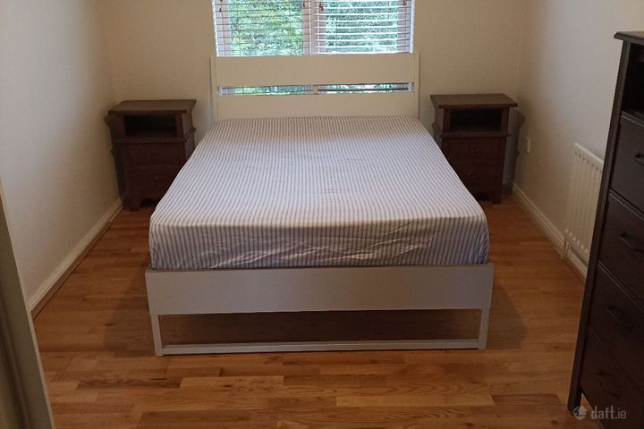 Lovely Ensuite Room, Tyrrelstown, Dublin 15