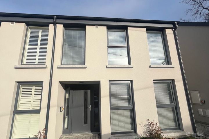 2 Hillview, Dispensary Lane, Lucan, Co. Dublin