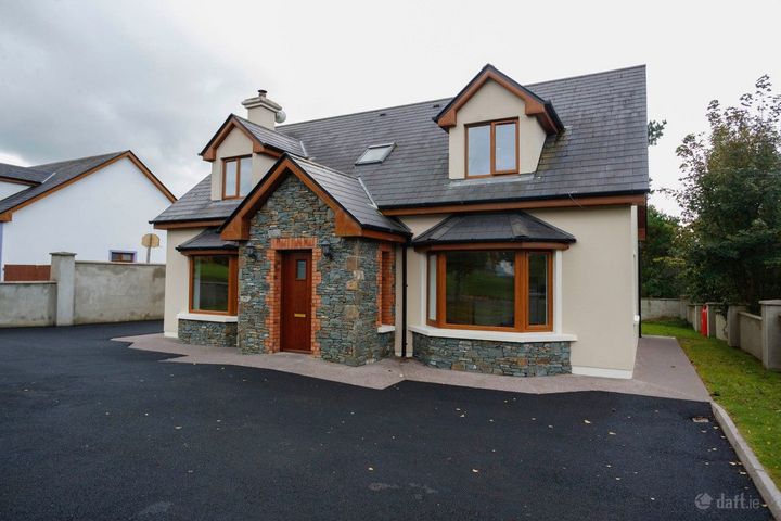 2 Ballyoughtragh Heights, Milltown, Co. Kerry, V93ET28