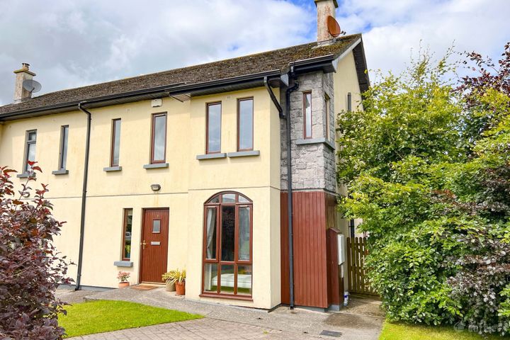 18 Caislean Cuirt, Cabra Rd, Ballycurrane, Tipperary