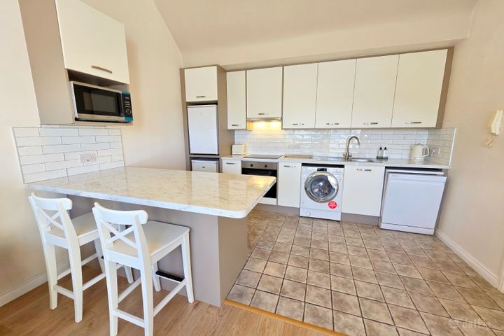 6 Glenview House, 161 Upper Salthill, Galway City Centre