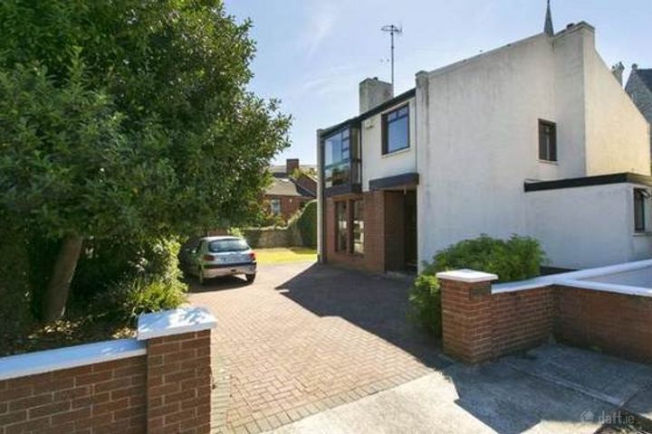 Roslyn, 4 Knapton Lawn, Dun Laoghaire, Dublin