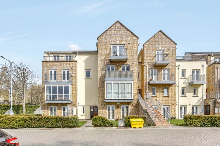 39 Erris Square, Waterville, Blanchardstown, Dublin 15, D15V263