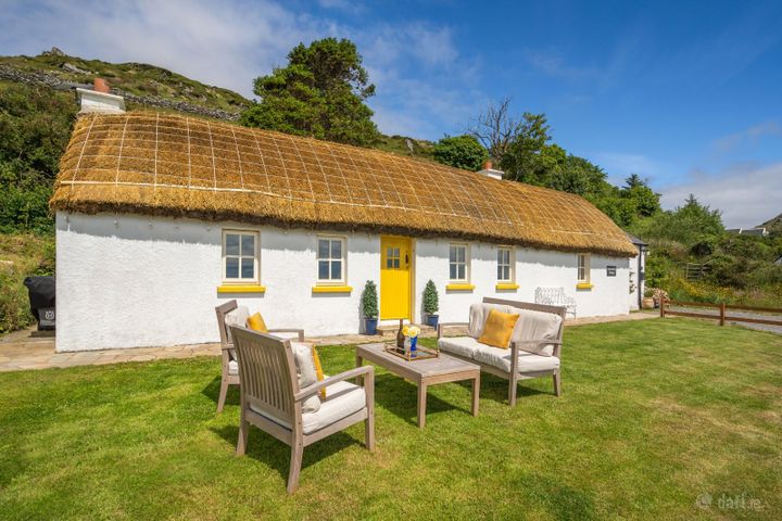 Bumblebee Cottage, Largysillagh, Killybegs, Co. Donegal, F94HY43