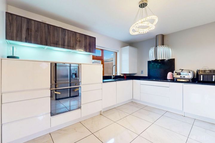 (2 BEDROOM PROPERTY WITH SEPARATE UNIT TO THE REAR) 64a Coultry Avenue, Dublin 9, Ballymun, Dublin 9, D09A317 - Photo 2