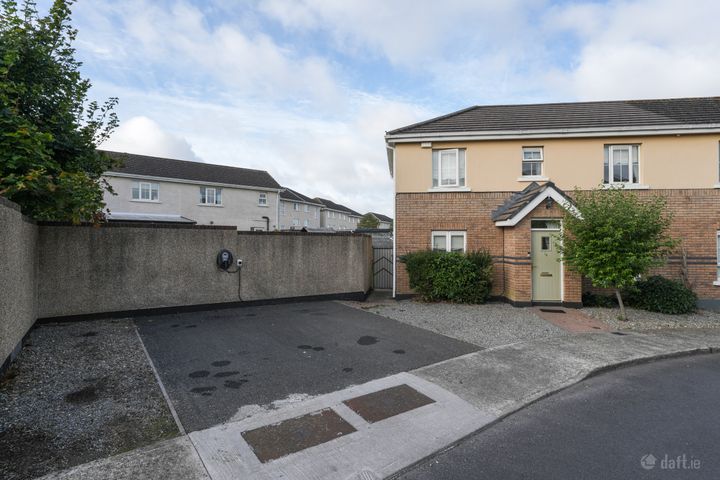 14 Mount Eustace Rise, Tyrrelstown, Dublin 15, (XL plot plus planning )